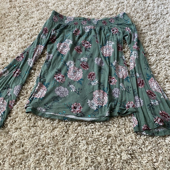 Off the shoulder long sleeve top - Picture 1 of 3